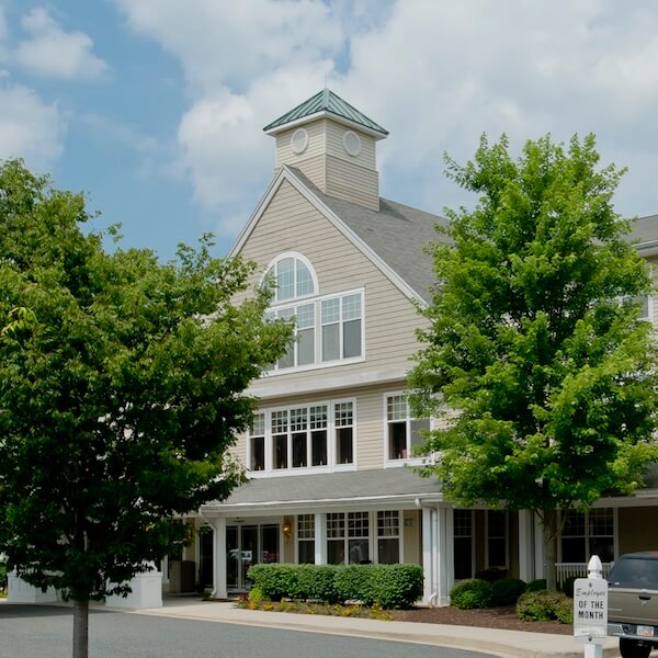Exterior entrance with covered drive at Lorien Bel Air